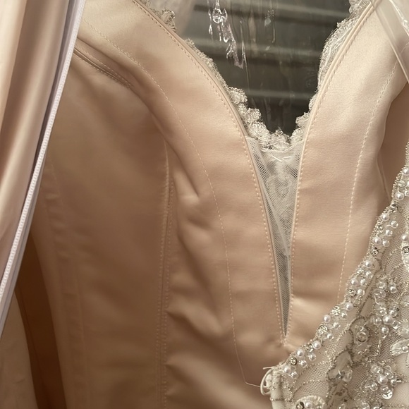 Kenneth Winston wedding dress - Picture 9 of 15